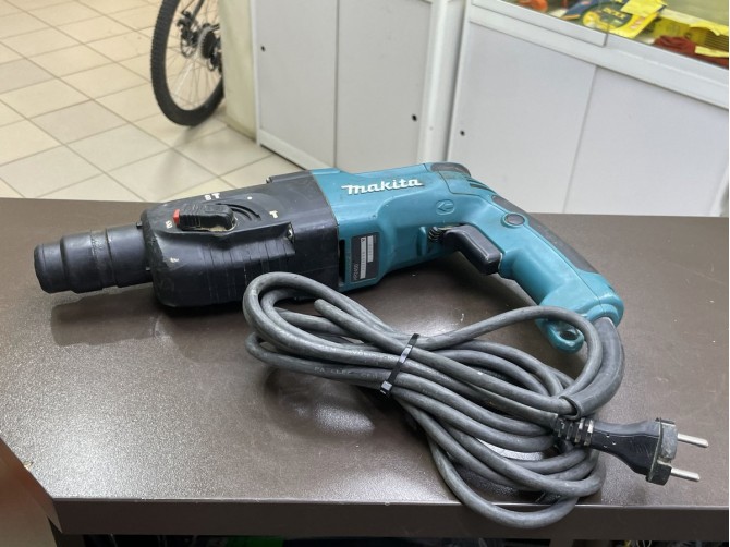 Перфоратор HR2450