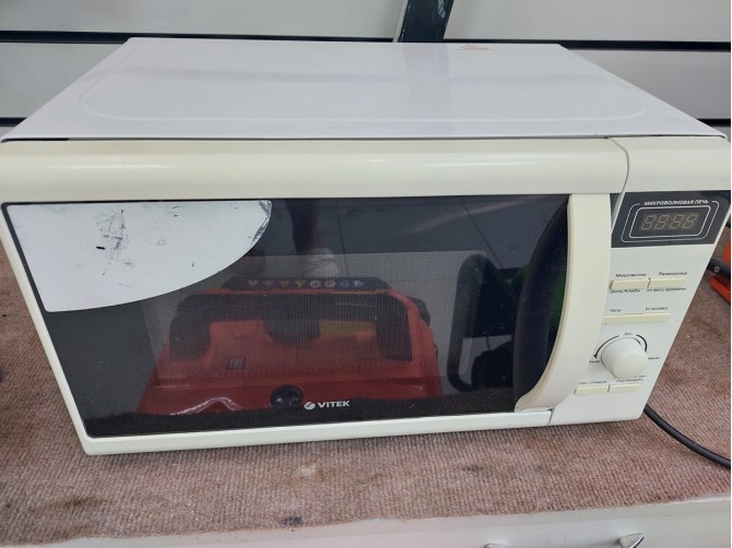 Микроволновая печь Vitek  VT-1681W белый