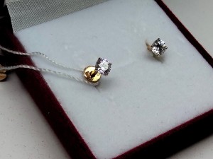 Серьги с камнями золотые