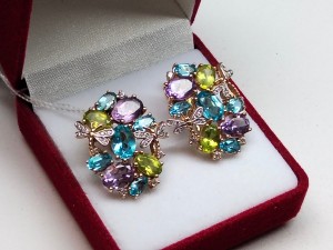 Серьги с камнями золотые