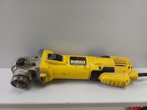 Болгарка DEWALT d28136-qs