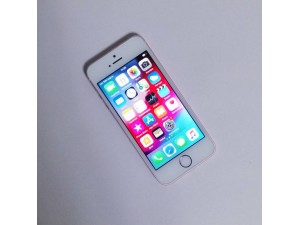 Мобильный телефон iPhone SE 32GB